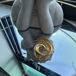 Elegant Gold Spiral Ring